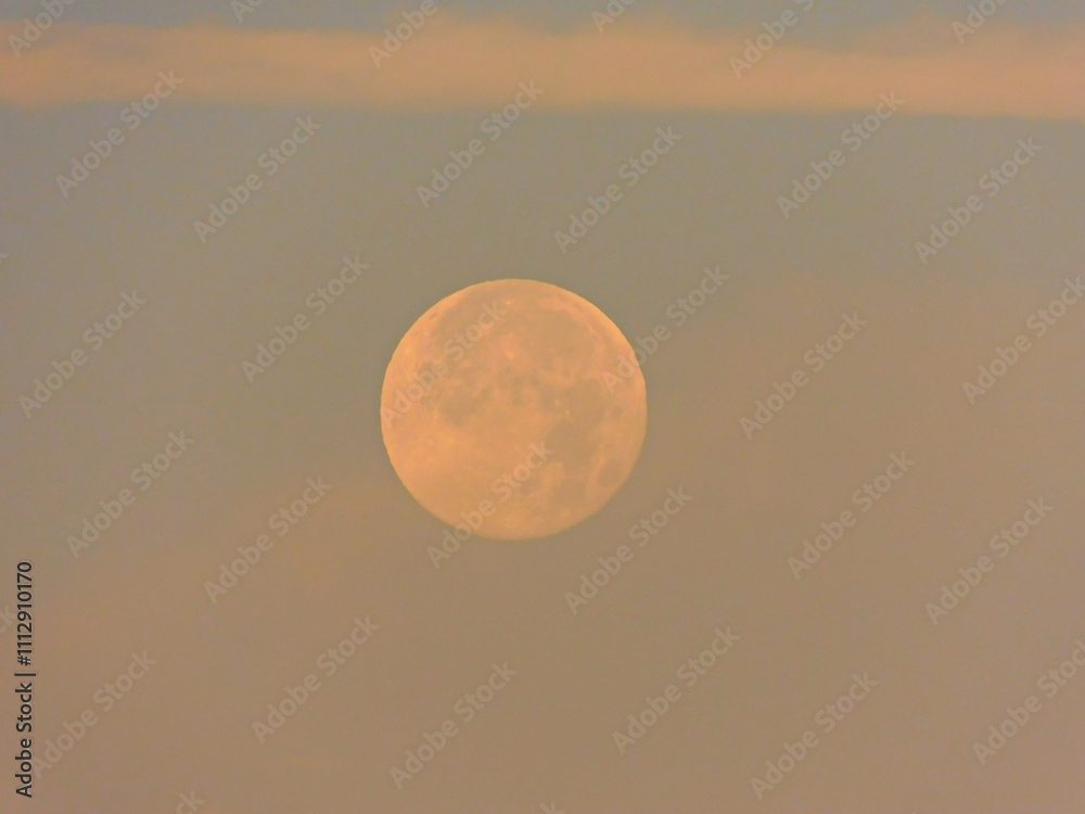 Der Mond am südlichen Himmel am Morgen