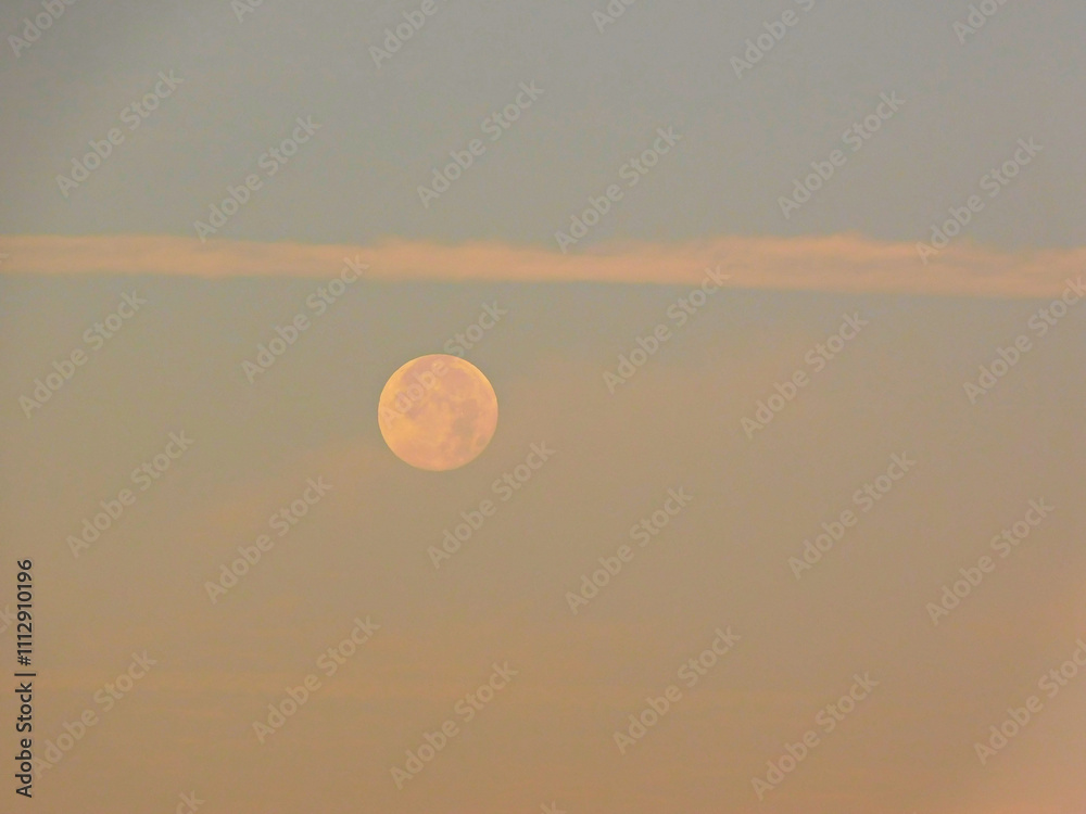 Der Mond am südlichen Himmel am Morgen