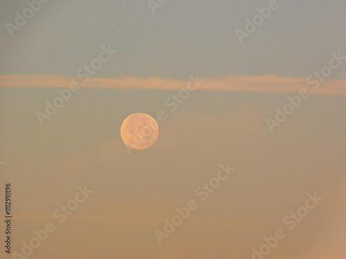 Obraz na płótnie Der Mond am südlichen Himmel am Morgen w salonie