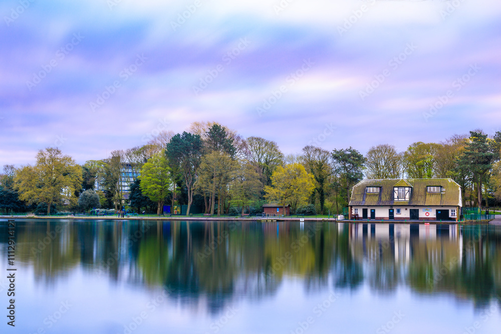 Obraz premium Lakeside Boathouse at Dusk