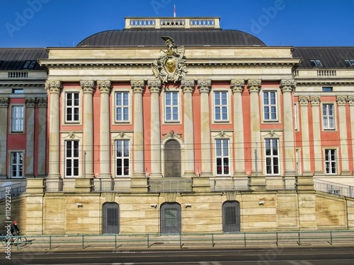 Obraz na płótnie potsdam, deutschland - rote fassade vom alten stadtschloss w salonie