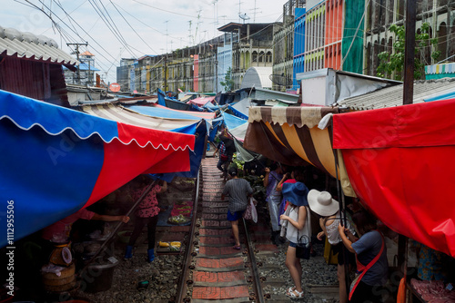 Maeklong Railway Market (Talad Rom Hoop) photo