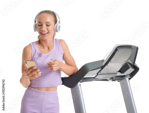 Sporty young woman in headp...