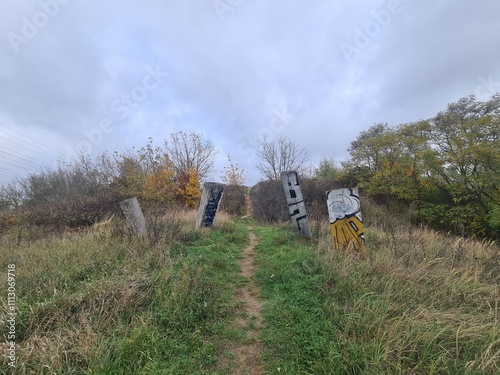 Weg zum Areal ''Der Berg'' in Berlin Hellersdorf - Marzahn (mit atmosphärischem Himmel, zur Herbstsaison) photo