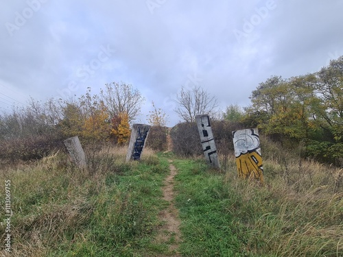 Weg zum Areal ''Der Berg'' in Berlin Hellersdorf - Marzahn (mit atmosphärischem Himmel, zur Herbstsaison) photo