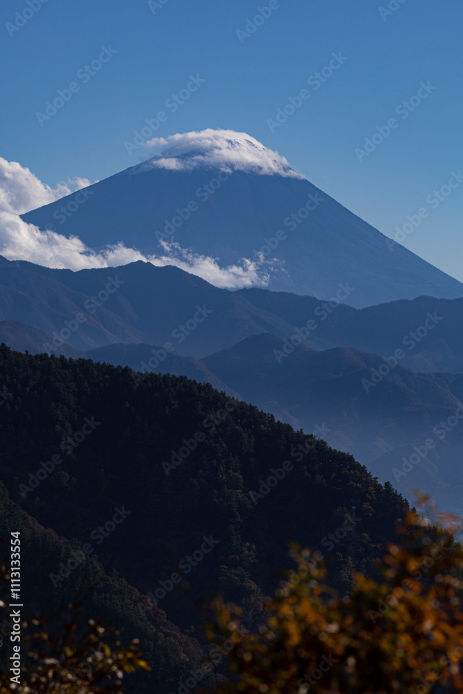 山梨県甲府市から見た秋の富士山 山梨県甲府市から見た秋の富士山