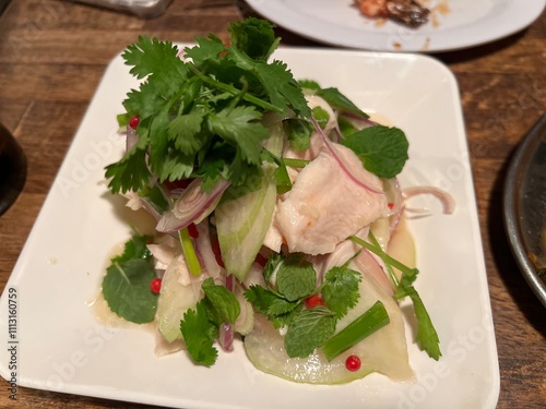 洋梨とセロリと蒸し鳥のタイ式サラダ