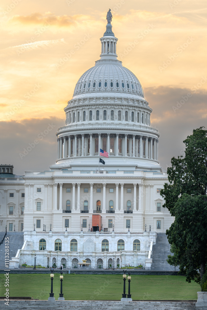 Fototapeta premium United States Capitol Building at Sunrise, Washington DC
