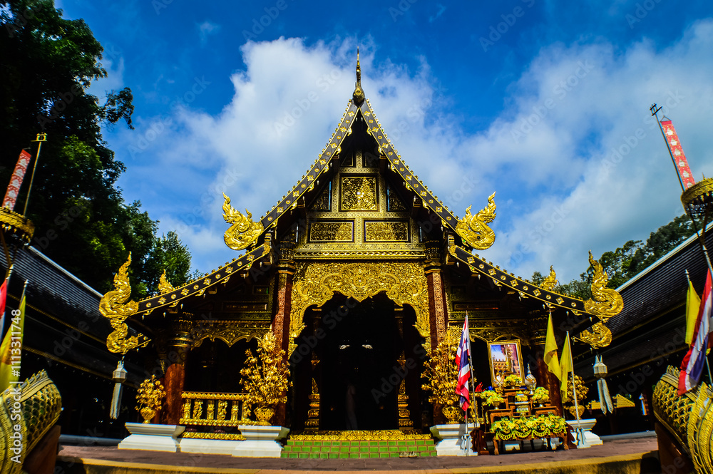 Obraz premium Chapel, Architecture Lanna, Symbols of Buddhism at Wat Ram Poeng (Tapotaram), Chiang Mai, Northern Thailand