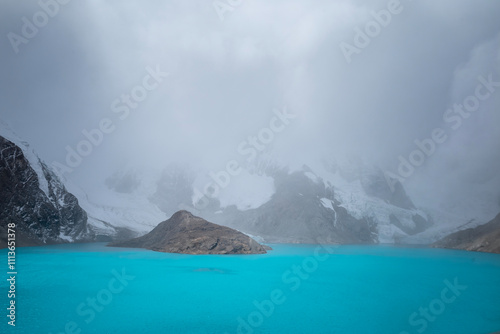 Guoqiang lake in Tibet photo