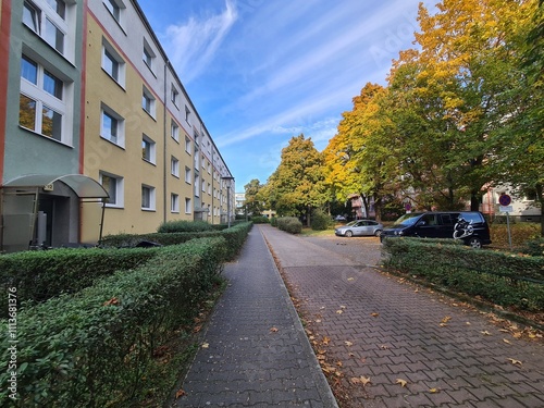 Spaziergang durch ein Wohngebiet in Berlin Johannisthal 