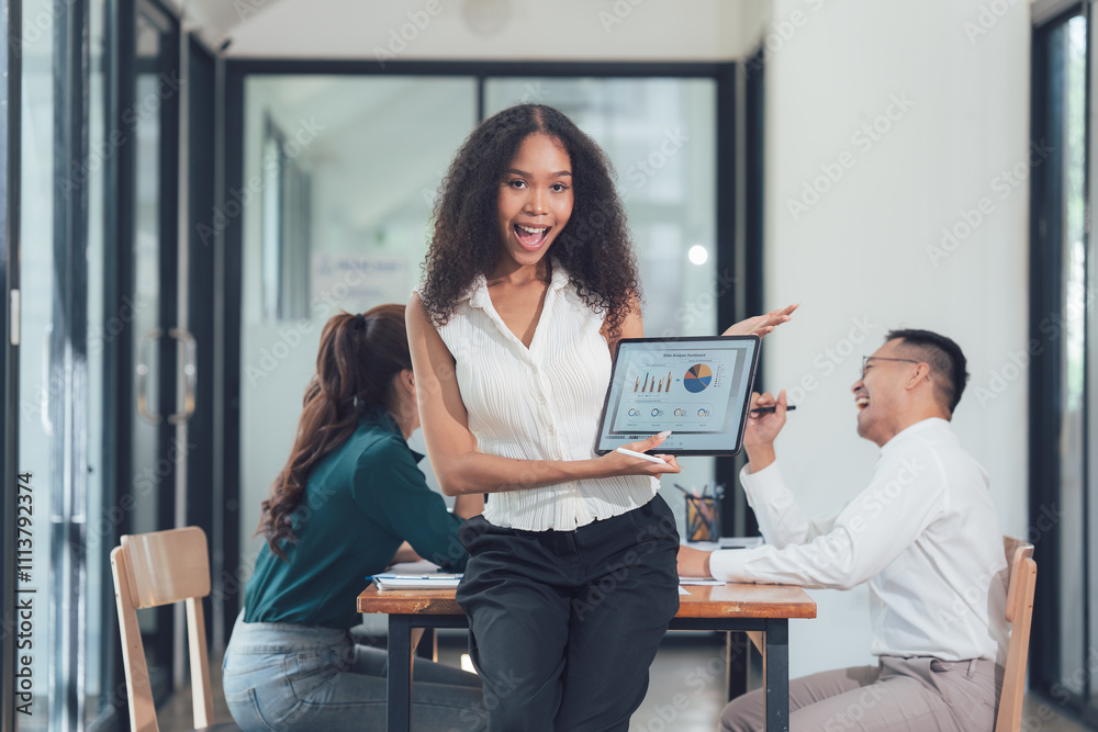 Fototapeta premium Businesswoman Presenting Data: Excitement and Success in a Modern Office Setting 
