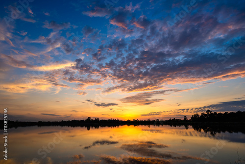 Obraz na płótnie sunset on the lake landscape w salonie