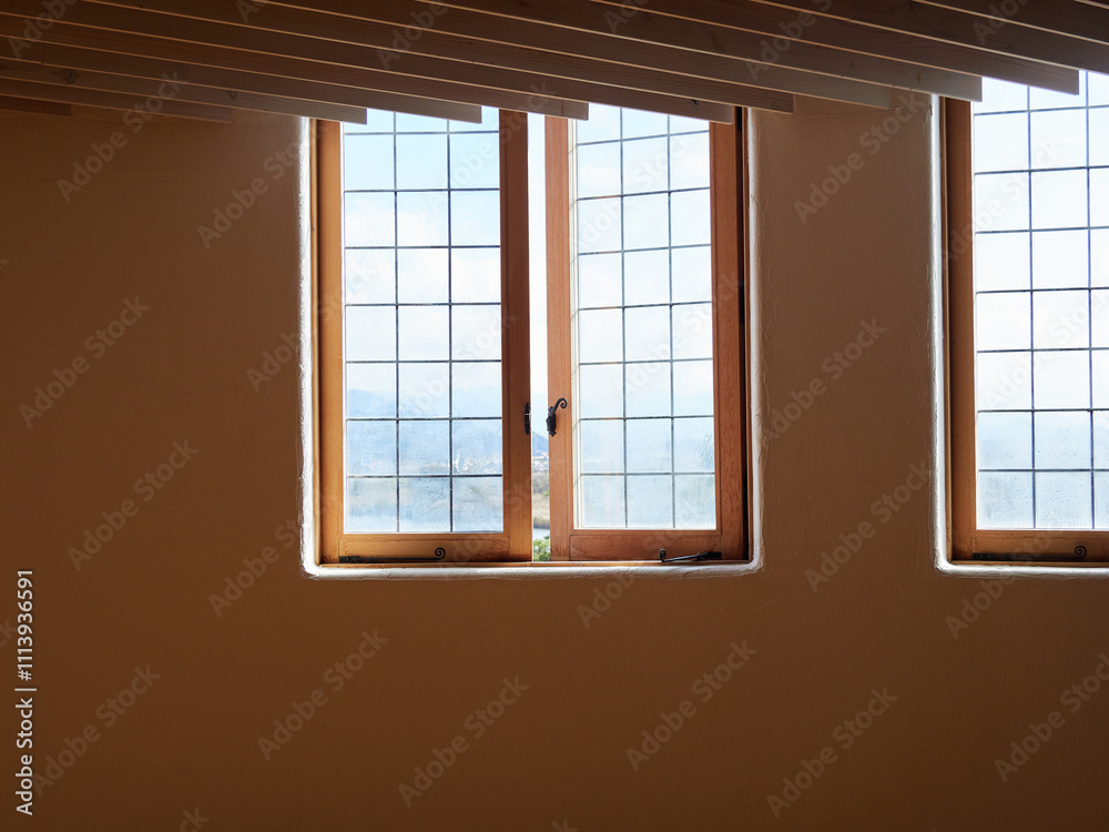 Fototapeta premium 和風の建物の天井と窓の風景