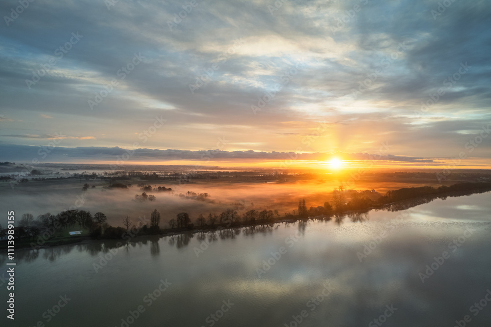 Fototapeta premium Lever de soleil sur la Dordogne