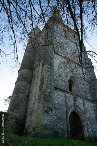 La tour clocher Saint-Michel à Tréguier en Bretagne-France photo