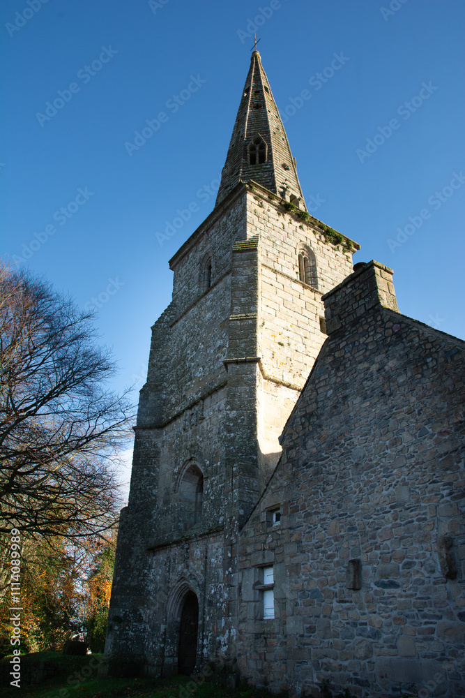 La tour clocher Saint-Michel à Tréguier en Bretagne-France La tour clocher Saint-Michel à Tréguier en Bretagne-France