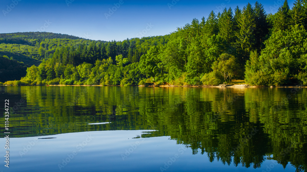 Lac de la Raviège, in the Tarn, is an artificial lake in the Haut-Languedoc massif. Surrounded by forests, it offers swimming, fishing and hiking. Located at an altitude of 700 m. Lac de la Raviège, in the Tarn, is an artificial lake in the Haut-Languedoc massif. Surrounded by forests, it offers swimming, fishing and hiking. Located at an altitude of 700 m.