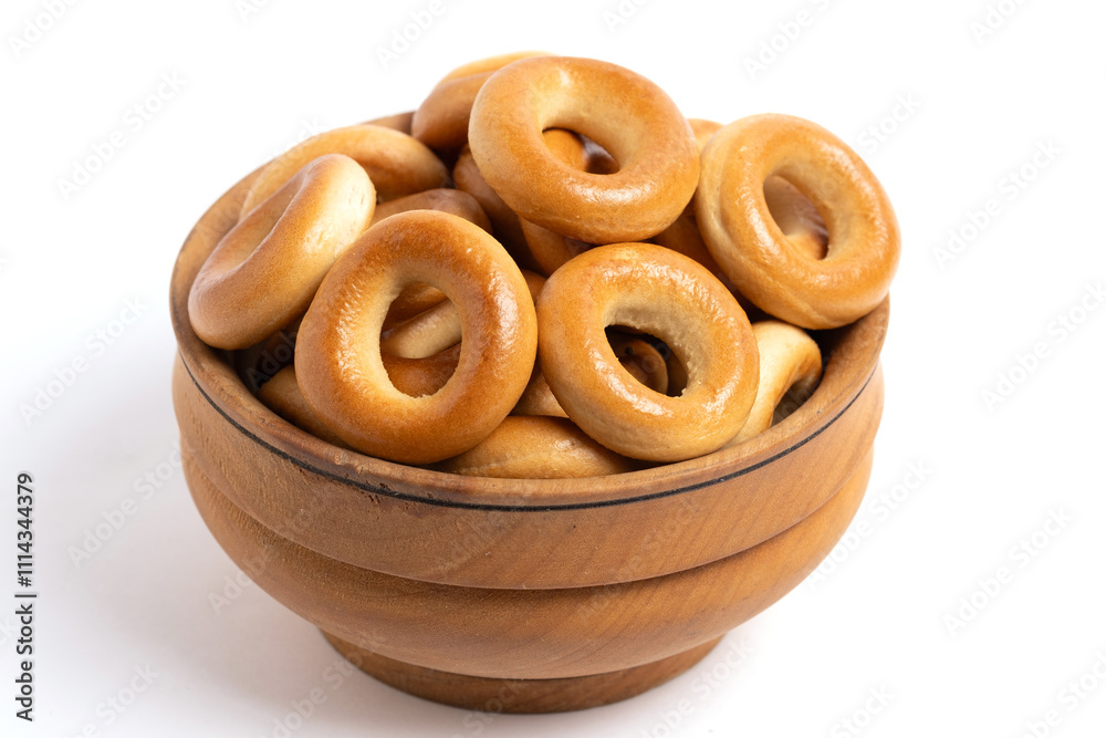 Fototapeta premium Bagels in wooden bowl on white background, isolated.