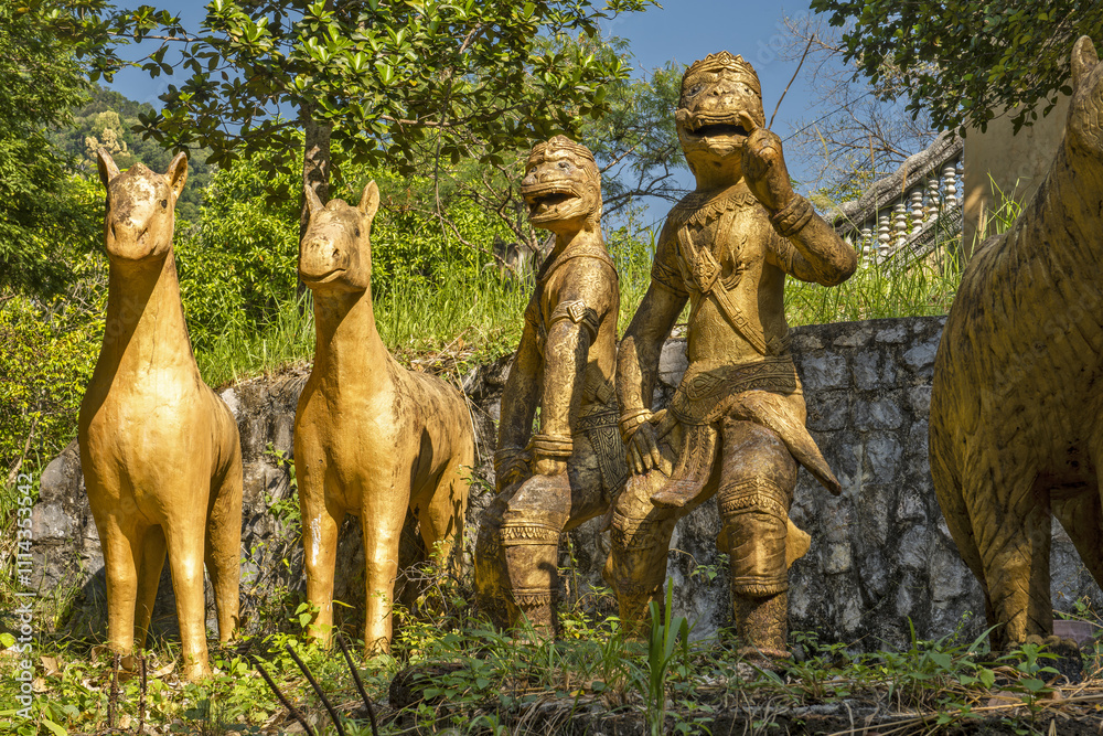 Φωτογραφία statue of gods at Wat Samathi Pagoda, Kep, Cambodia