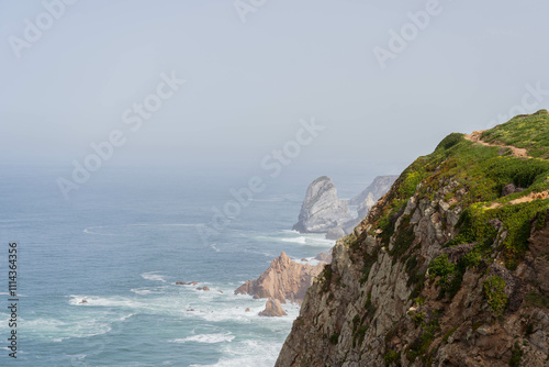 Paisajes de Cabo da Roca (Portugal)
Acantilado que emerge 140 metros sobre el Atlántico; es el extremo más occidental de Europa. Se encuentra situado a unos 18 km de  photo