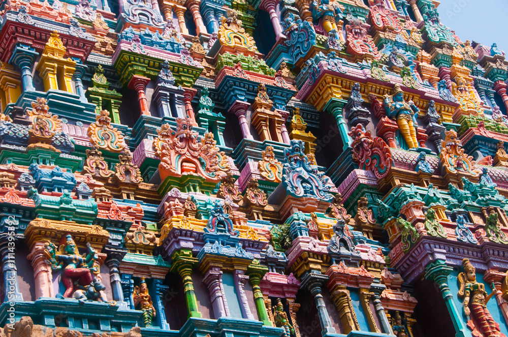 Fototapeta premium Details of Meenakshi Temple, One of the biggest and oldest temple in Madurai, India.
