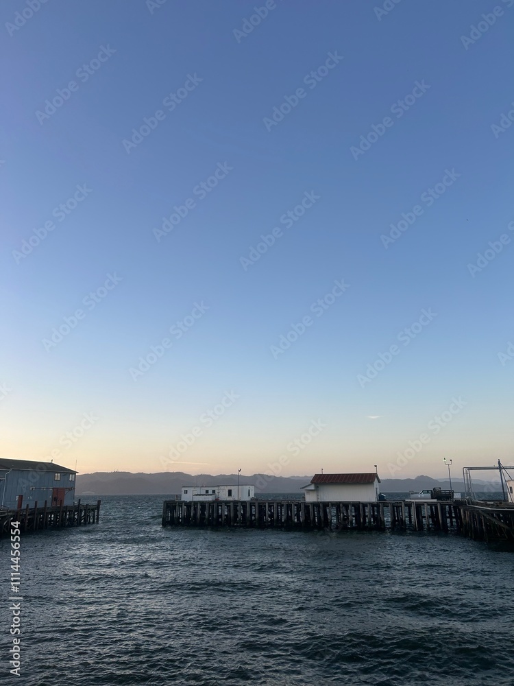 Obraz premium pier at sunset