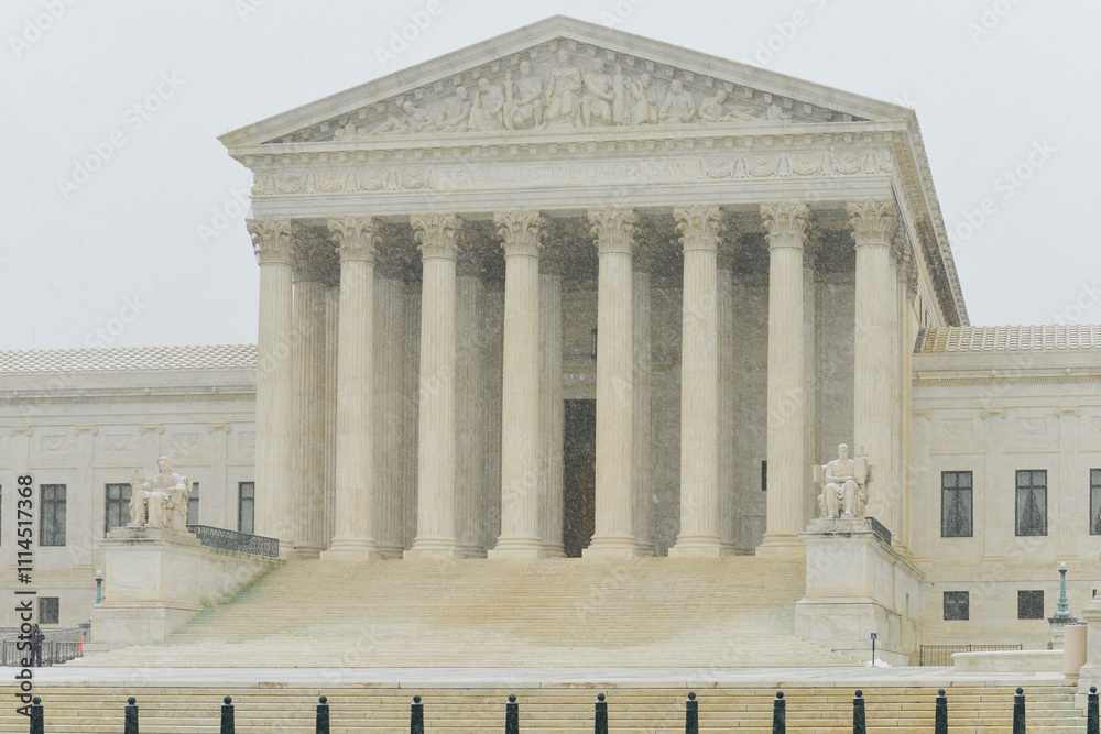 Fototapeta premium US Supreme Court Building in snow - Washington DC United States