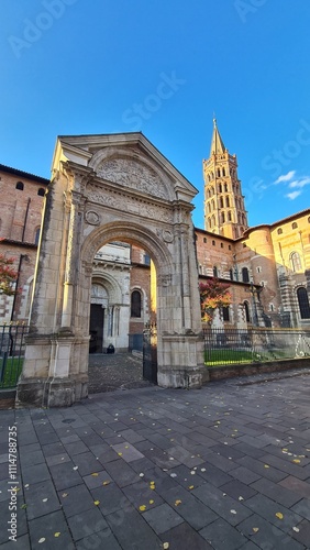 La porte Miègeville de la basilique Saint-Sernin de Toulouse photo