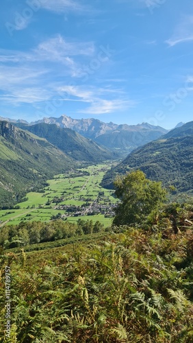 La vallée d'Ossau vue depuis le plateau du Benou et les cromlechs de Lous Couraus photo