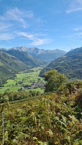 La vallée d'Ossau vue depuis le plateau du Benou et les cromlechs de Lous Couraus photo