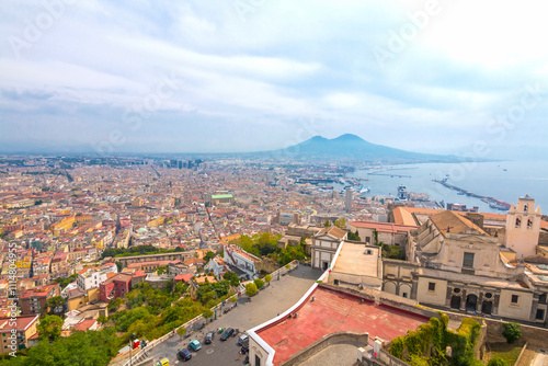 Obraz na płótnie Captured from Sant'Elmo Castle, this photo reveals Naples’ vast cityscape, historic architecture, and iconic Mount Vesuvius framed by the Italian sky w salonie