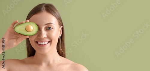 Beautiful young woman holdi...