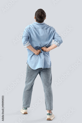 Young man suffering from pa...