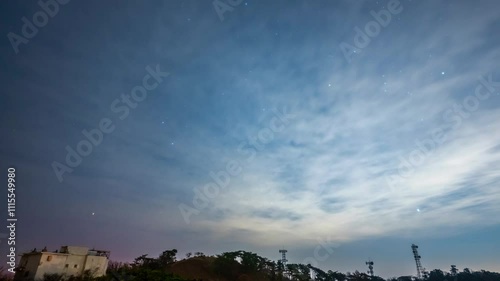 曇りの日の星空