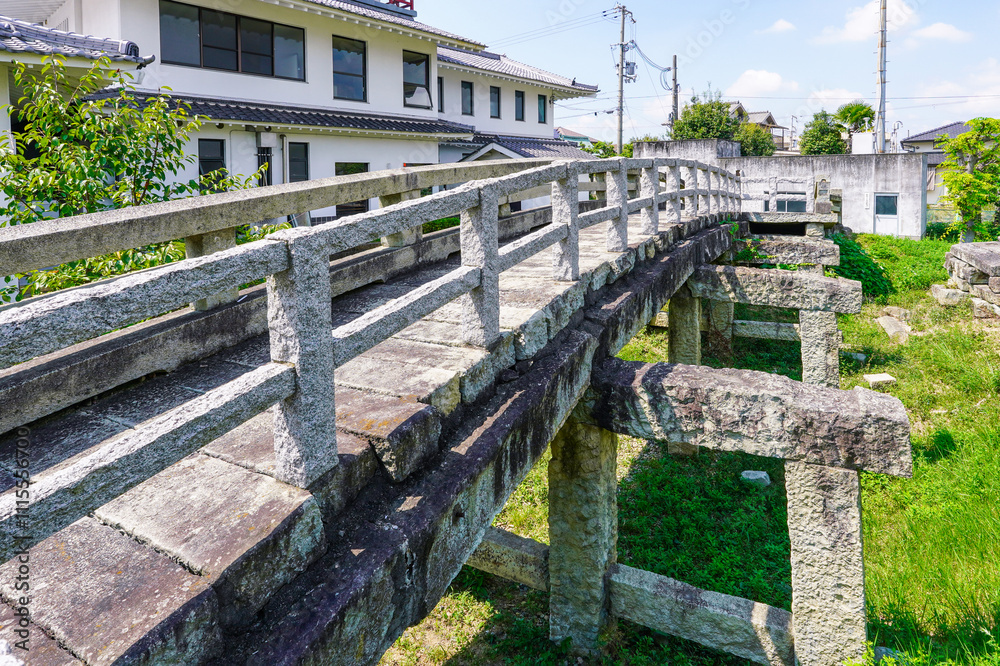 Fototapeta premium 御着城跡公園に復元された旧天川橋(兵庫県姫路市)