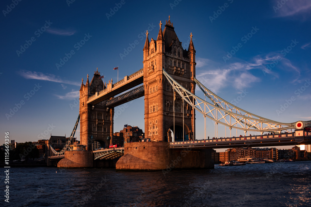Obraz premium Tower bridge in London city, UK in evening sun