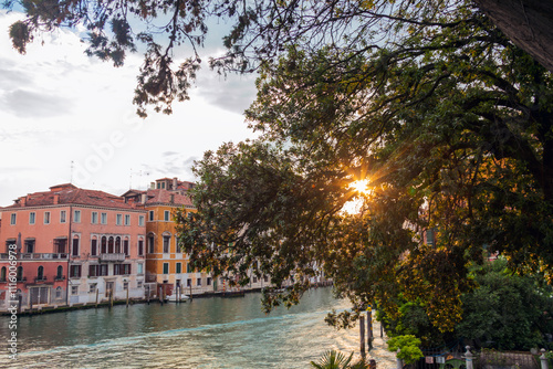 Obraz na płótnie Tramonto nella laguna di Venezia. sole, gondole, nel mare w salonie
