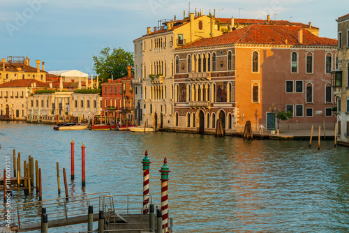 Obraz na płótnie Tramonto nella laguna di Venezia. sole, gondole, nel mare w salonie