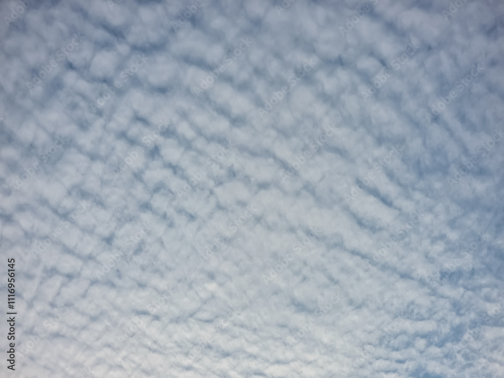 Fototapeta premium A mesmerizing sky filled with intricate patterns of white clouds against a deep blue backdrop