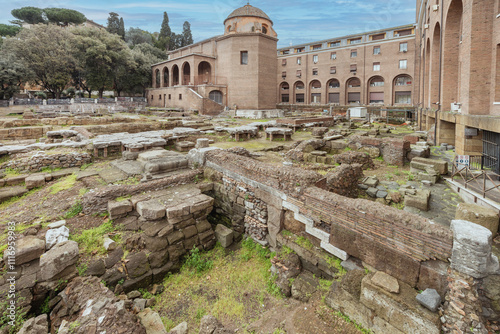 Bilde på lerret The archeological site of Saint Omobono from VII BCE Century, known as the Forum Boarium, locus of cultural contact and exchange of Latins, Etruscans, Sabines, and other Italian groups