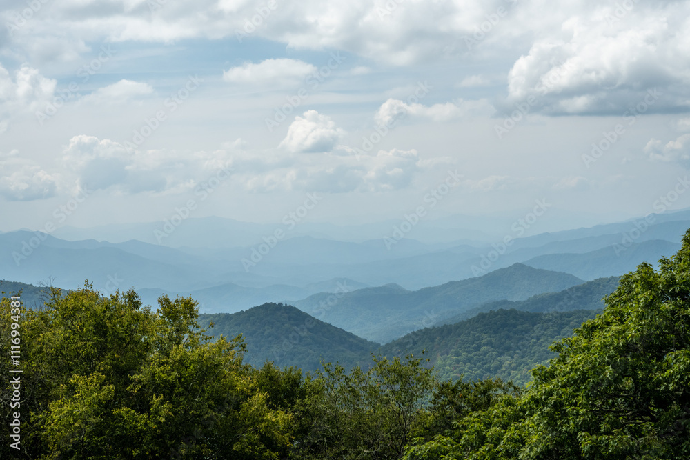 Obraz premium Haze Hangs Over Applachian Mountains In North Carolina