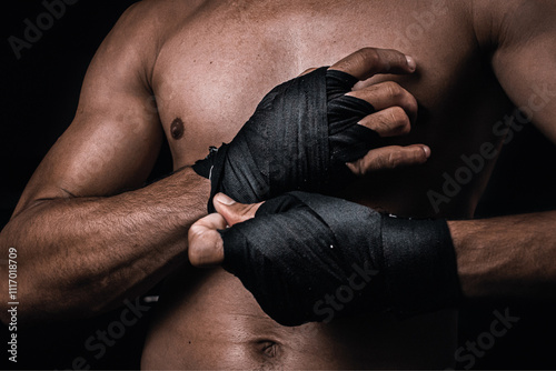 Quadro em tela homem treinando muay thai, fazendo poses de lutador, preparação