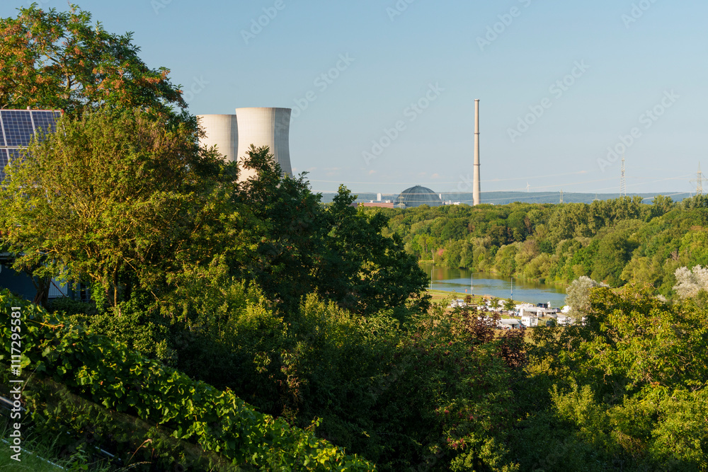 Kernkraftwerk Grafenrheinfeld im Abendlicht, Landkreis Schweinfurt, Unterfranken, Franken Bayern, Deutschland Kernkraftwerk Grafenrheinfeld im Abendlicht, Landkreis Schweinfurt, Unterfranken, Franken Bayern, Deutschland