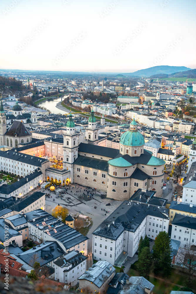 Obraz premium Beautiful view of old town of city Salzburg in the evening. Christmas illumination in the city 