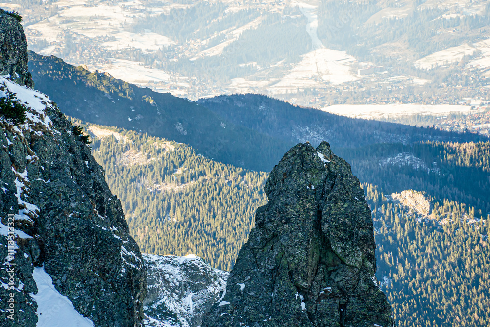 Skały w górach, Tatry w Polsce zimą