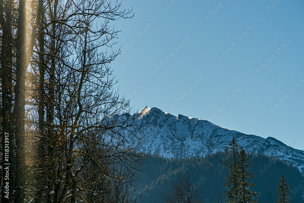 Kasprowy Wierch, góry Tatry w Polsce zimą. Popularny szczyt w Tatrach Zachodnich na który można wyjechać kolejką górską.