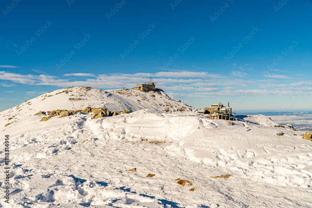 Kasprowy Wierch, góry Tatry w Polsce zimą. Popularny szczyt w Tatrach Zachodnich na który można wyjechać kolejką górską.