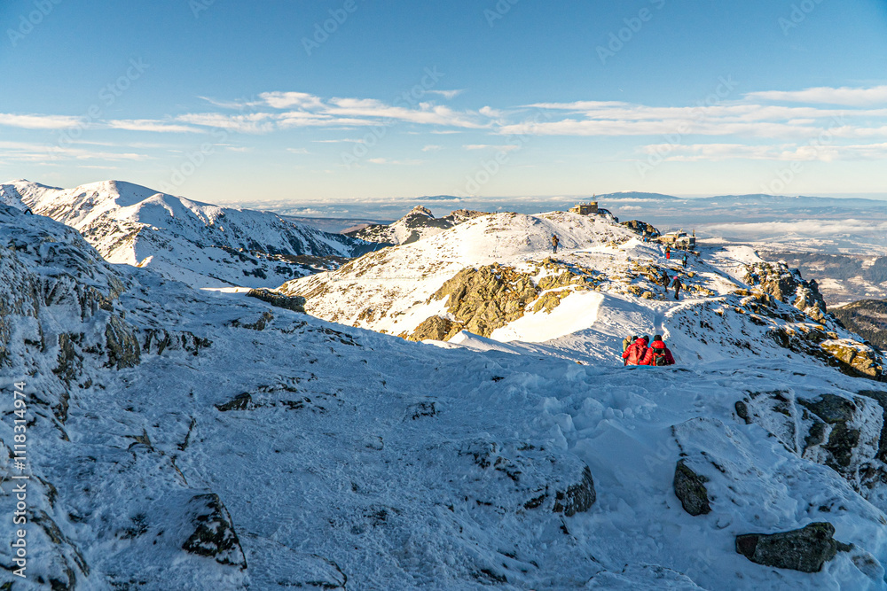 Kasprowy Wierch, góry Tatry w Polsce zimą. Popularny szczyt w Tatrach Zachodnich na który można wyjechać kolejką górską.