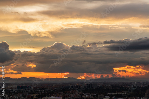 Atardecer dramático sobre Bogotá con nubes densas y paisaje urbano photo